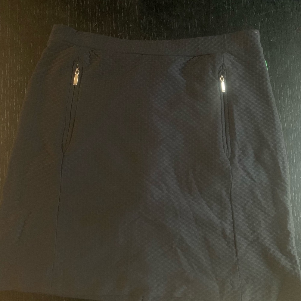 TailTech women’s navy golf skirt with front zip pockets size small